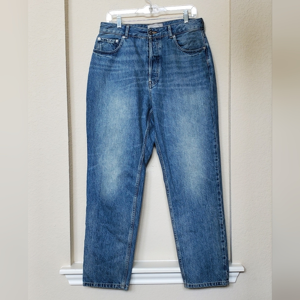 Everlane Curvy 90's Cheeky Straight Leg Jeans.  Size 31